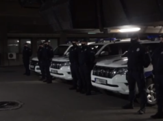 Napadač povredio trojicu policajaca! ŽESTOKI OBRAČUN UVUKAO KOLEGE U TUČU…