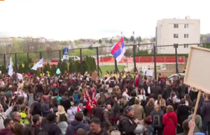 (VIDEO) BEOGRAD POD OPSADOM: Žandarmerija brani Informer! ULICE BLOKIRANE…