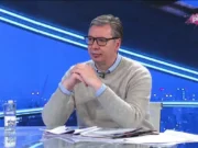 (VIDEO) VUČIĆ SE IZBLAMIRAO: Obukao majicu kojoj se smeje cela Srbija!